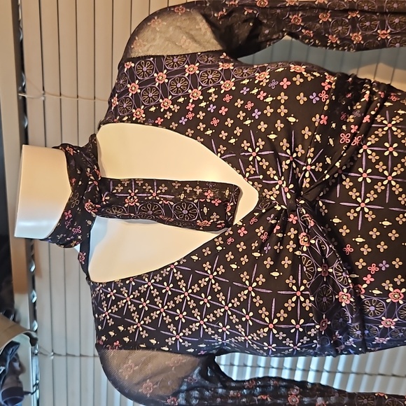 UK Size 6-8 cross wrap top, accentuates bust, transparent sleeves, pussybow tie - Picture 11 of 15